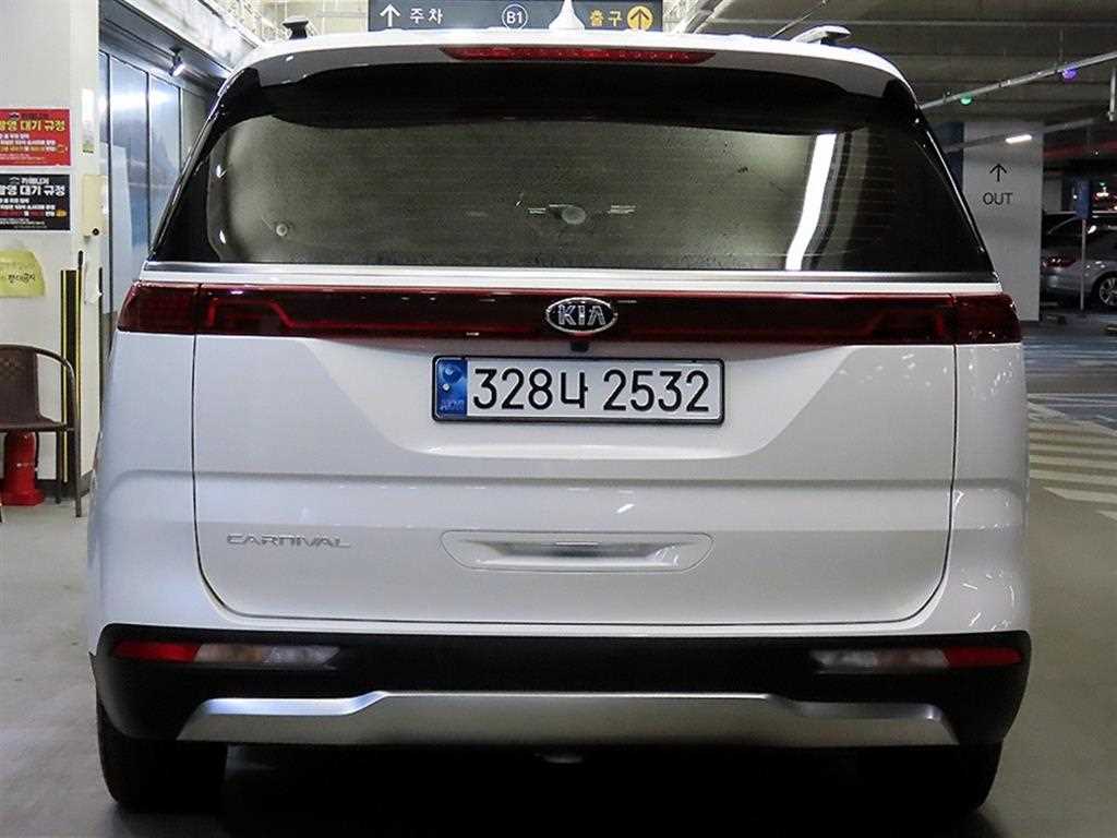 KIA Carnival - Vista 5