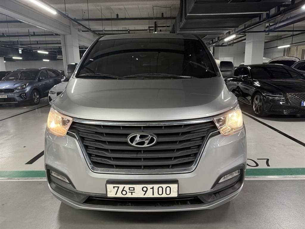 HYUNDAI Starex - Vista 5