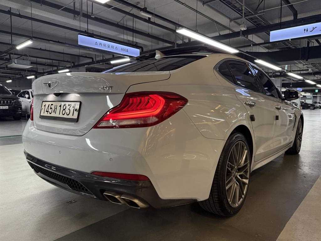 Genesis G70 - Vista 4