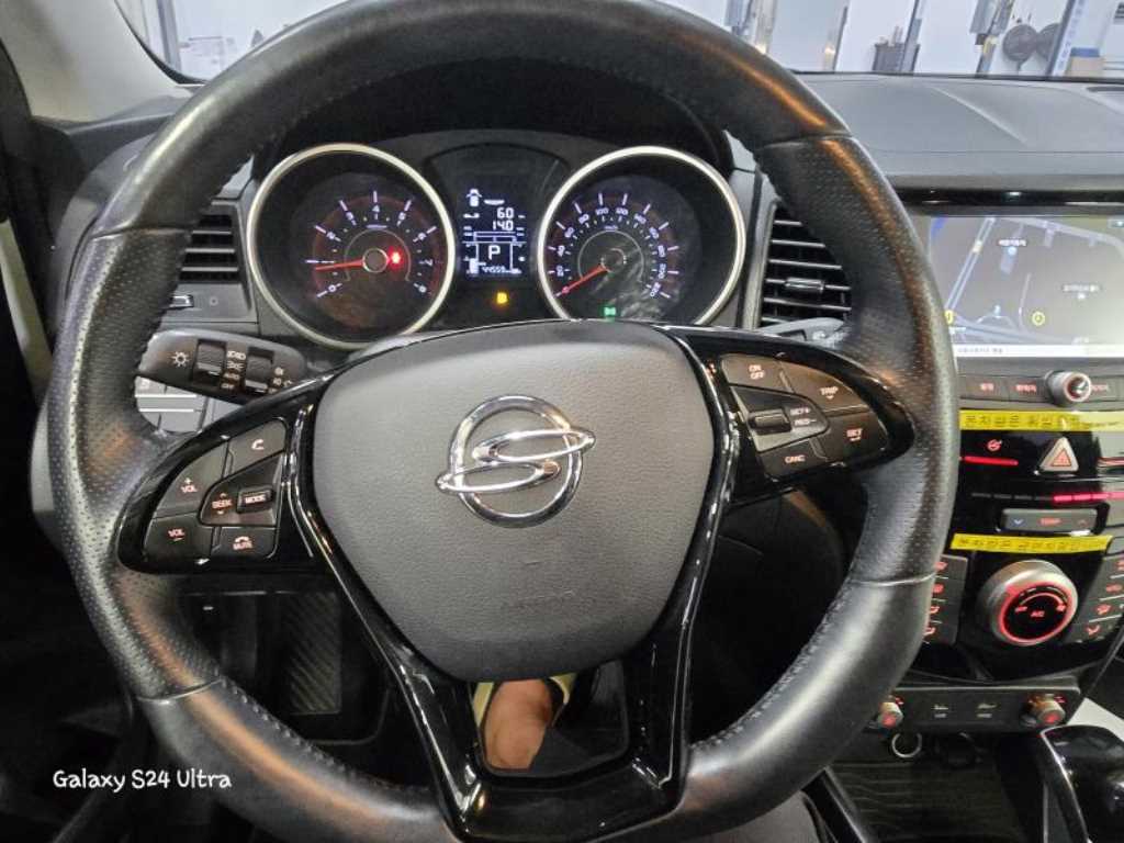 Ssangyong Tivoli - Vista 5