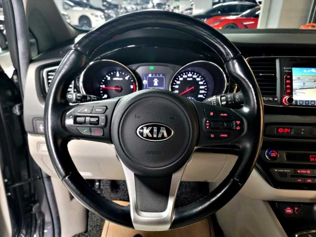 KIA Carnival - Vista 6