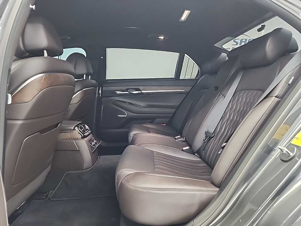 Genesis G90 - Vista 12