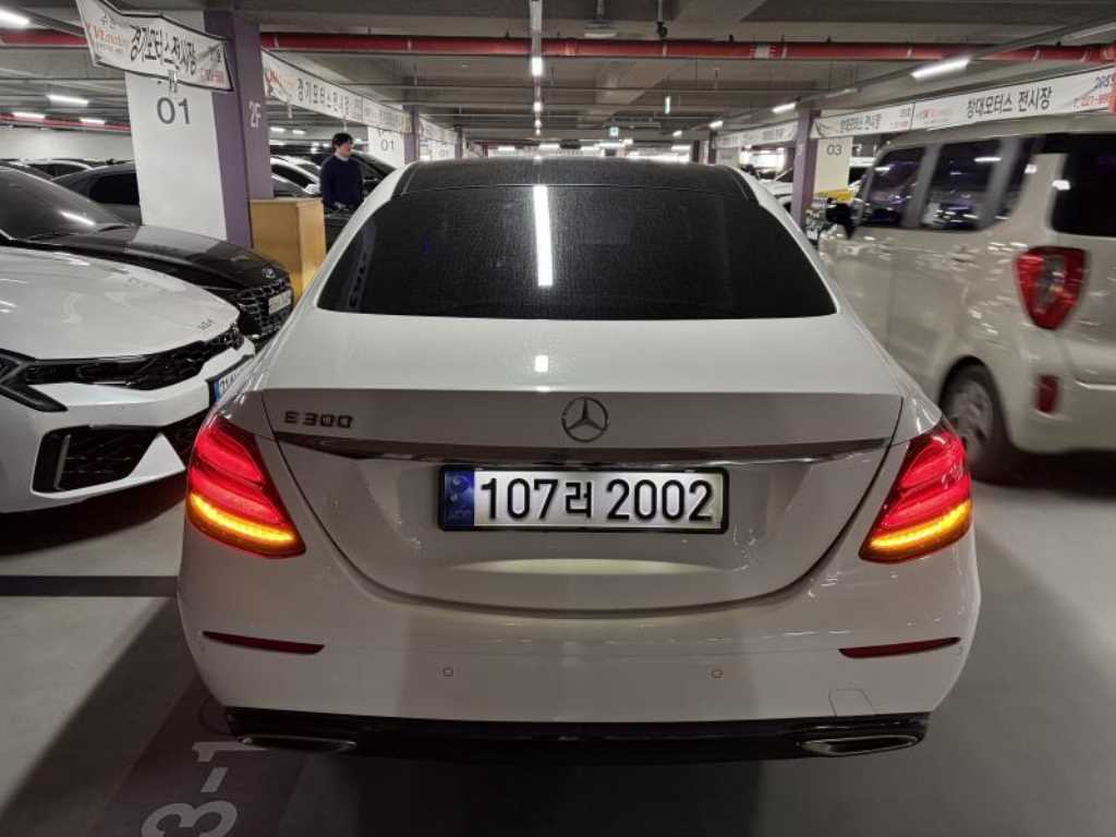 Mercedes Benz E class - Vista 4