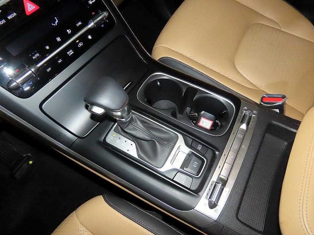 KIA Carnival - Vista 12