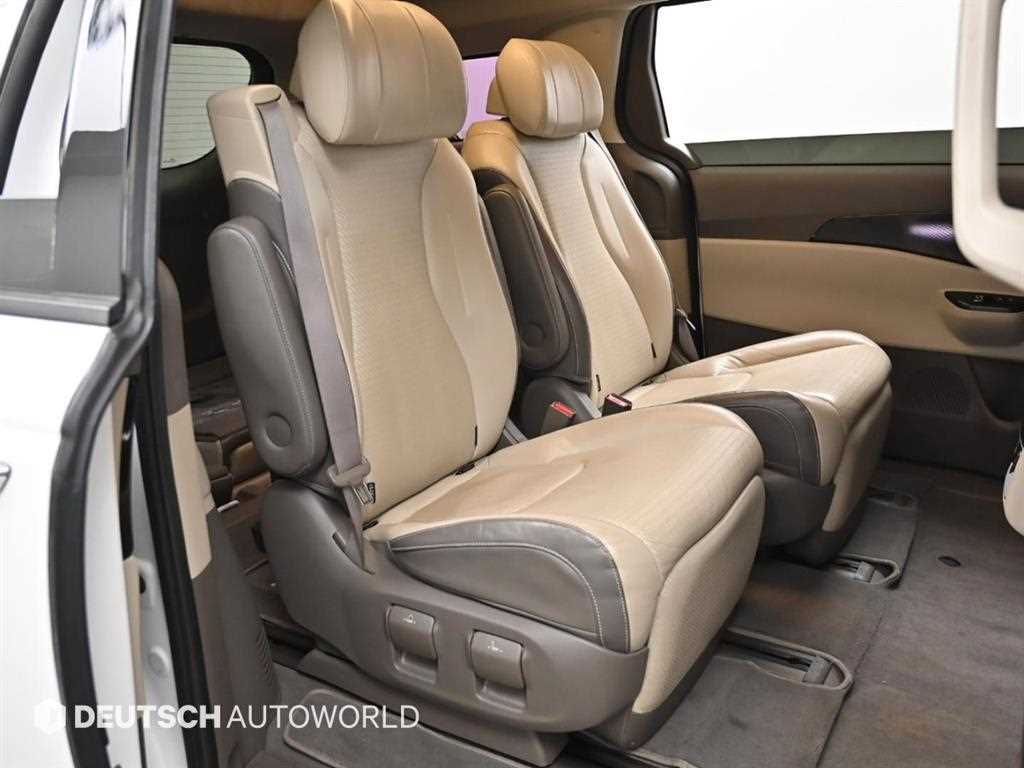 KIA Carnival - Vista 12