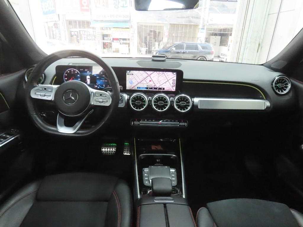 Mercedes Benz GLB Class - Vista 7