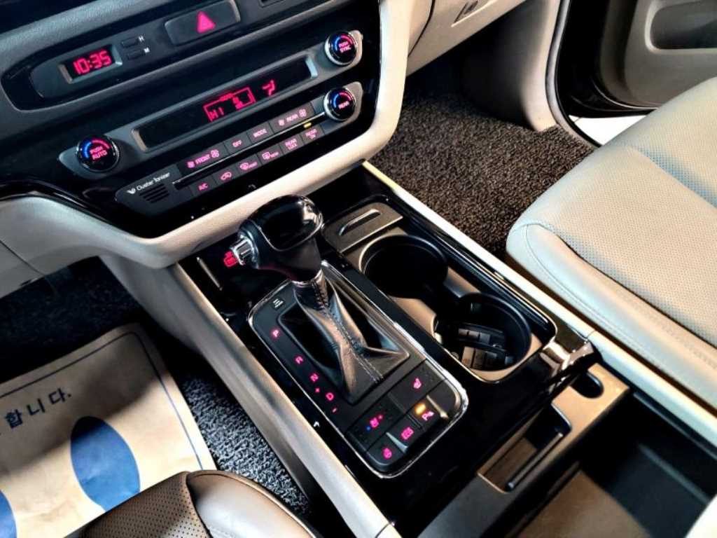 KIA Carnival - Vista 10