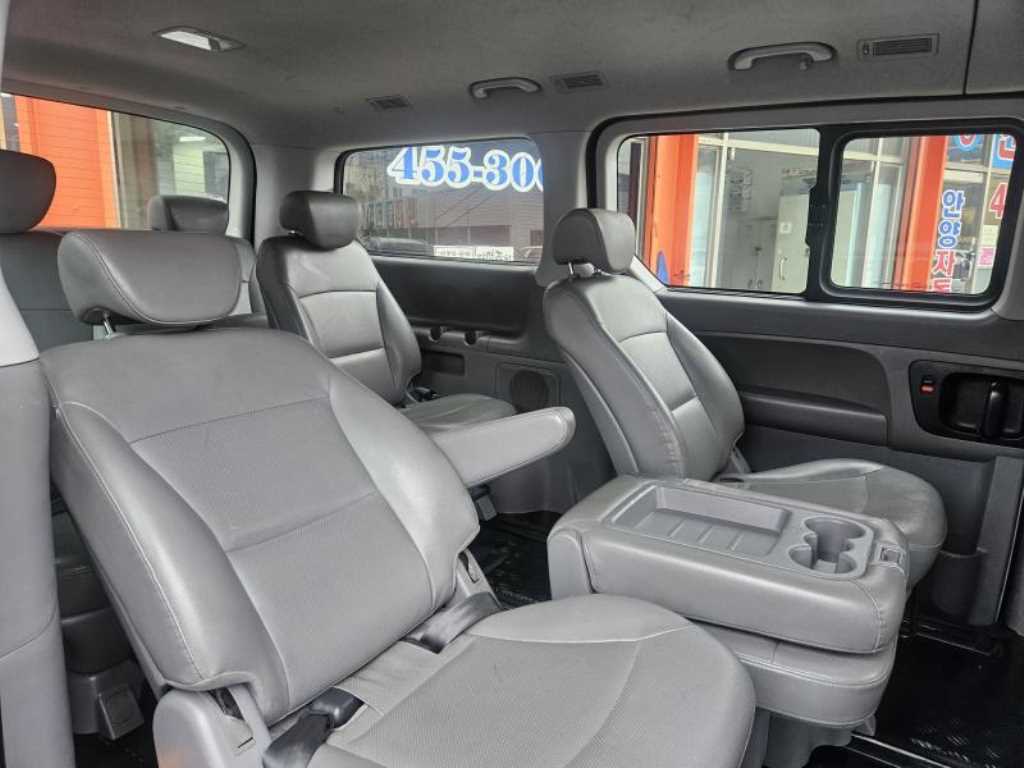 HYUNDAI Starex - Vista 11