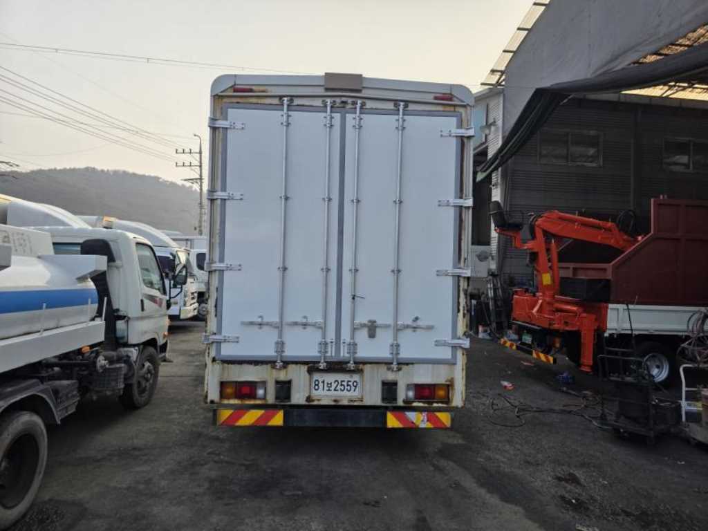 medium and large cargo truck - Vista 8