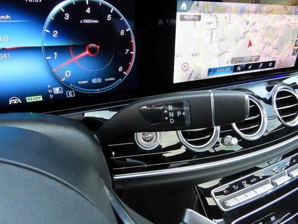 Mercedes Benz E class - Vista 11