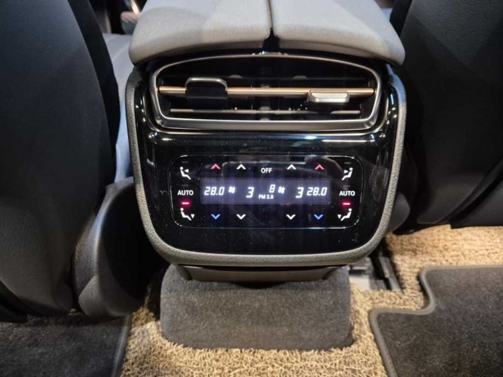 Mercedes Benz EQS - Vista 11