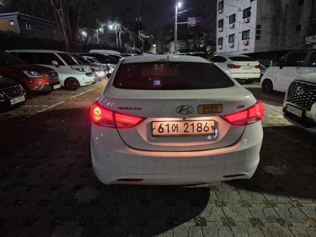 HYUNDAI Avante - Vista 6