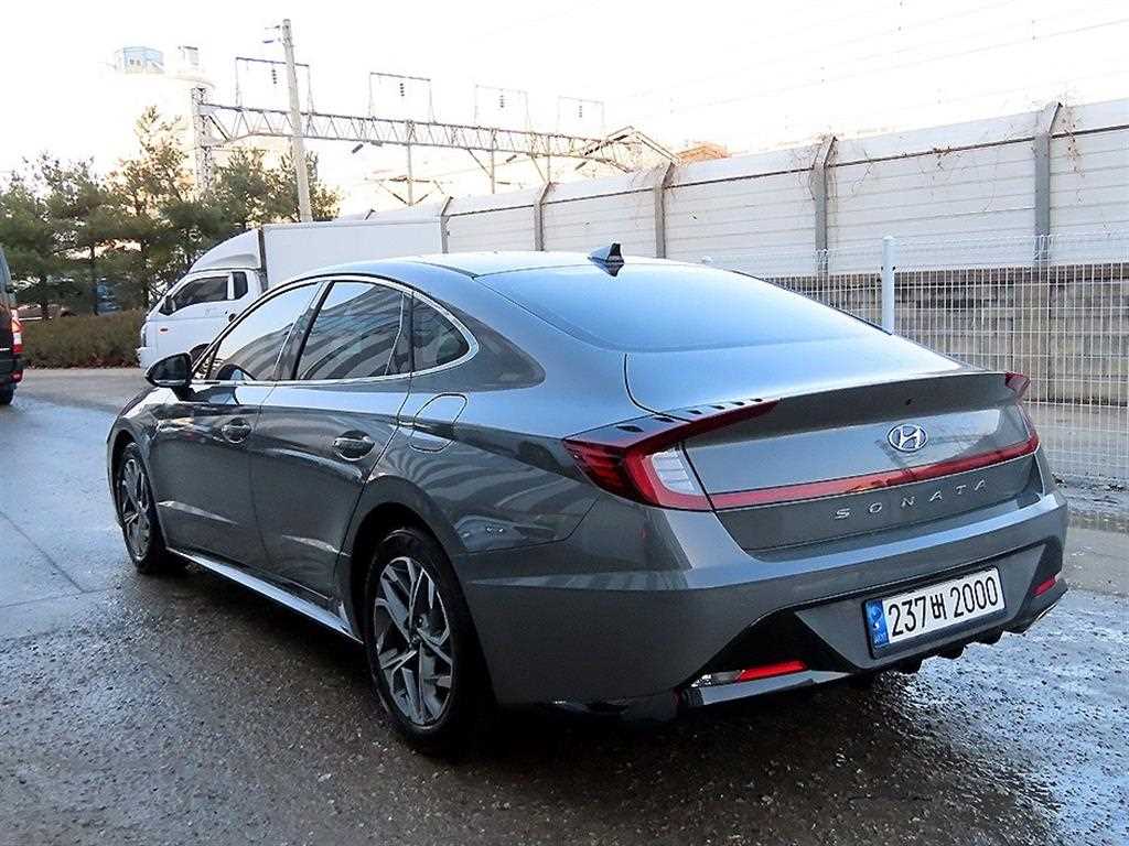 HYUNDAI Sonata - Vista 3