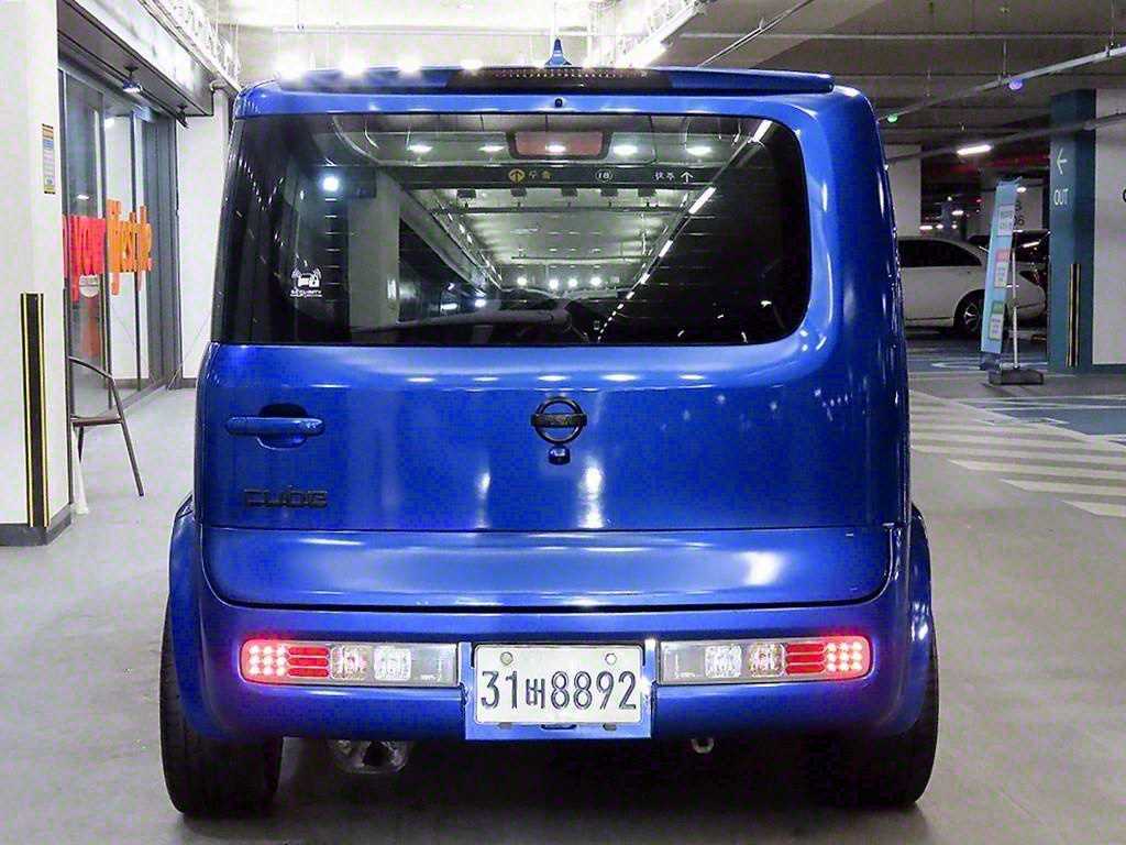 Nissan Cube - Vista 5