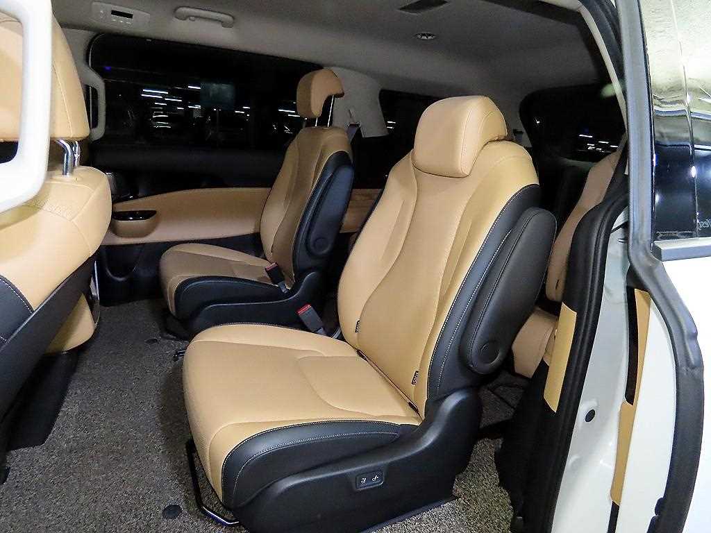 KIA Carnival - Vista 7
