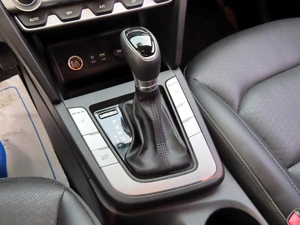 HYUNDAI Avante - Vista 10