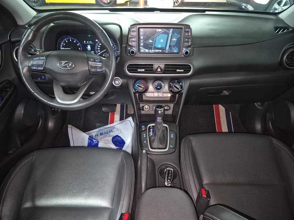 HYUNDAI Kona - Vista 8