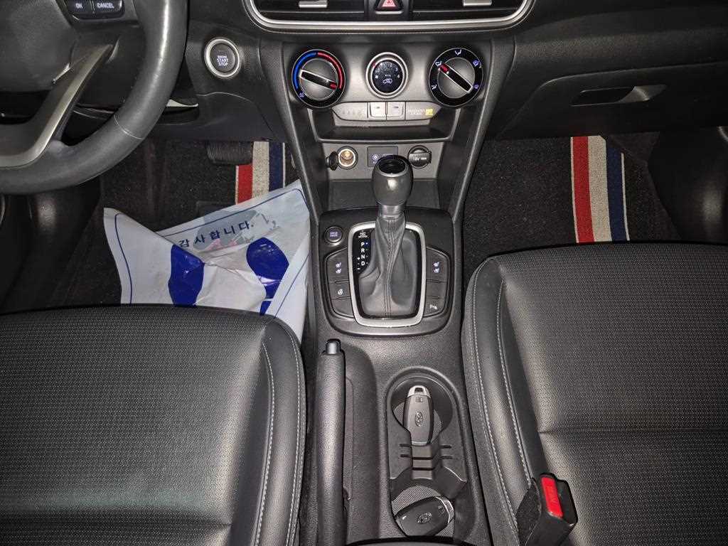 HYUNDAI Kona - Vista 9