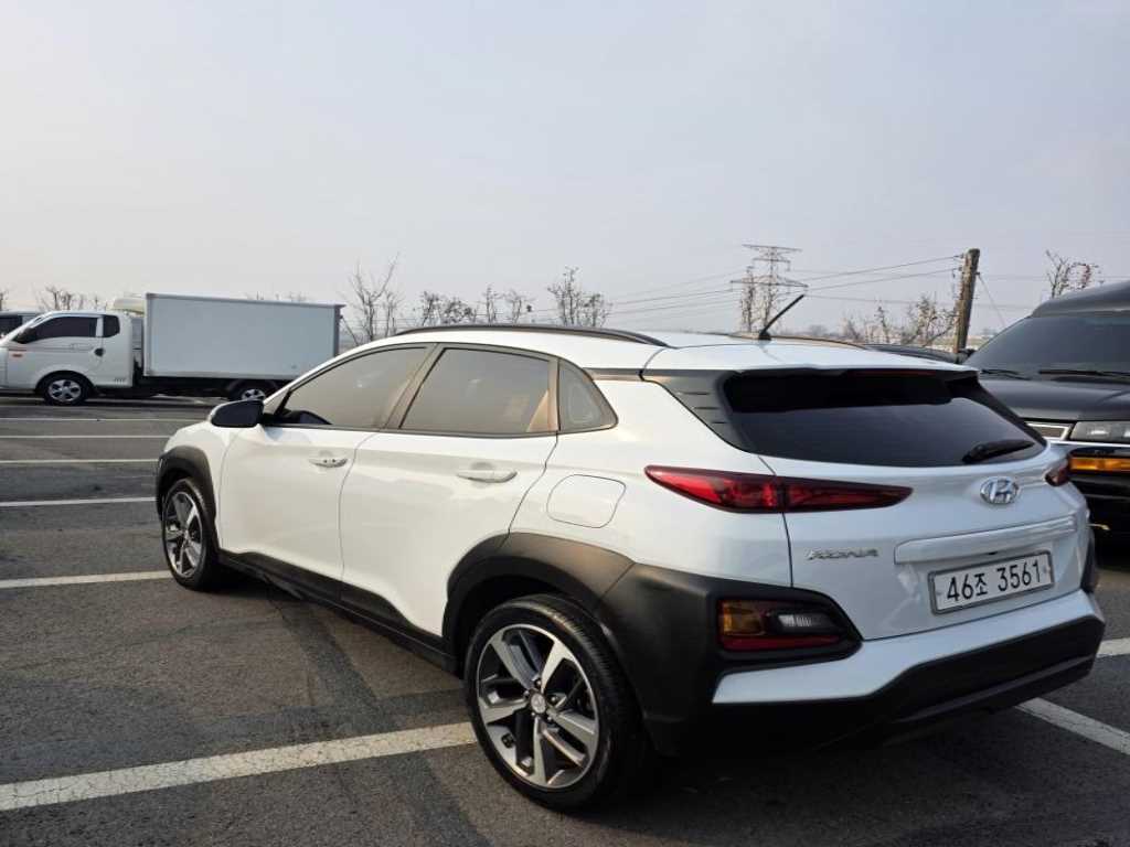 HYUNDAI Kona - Vista 5
