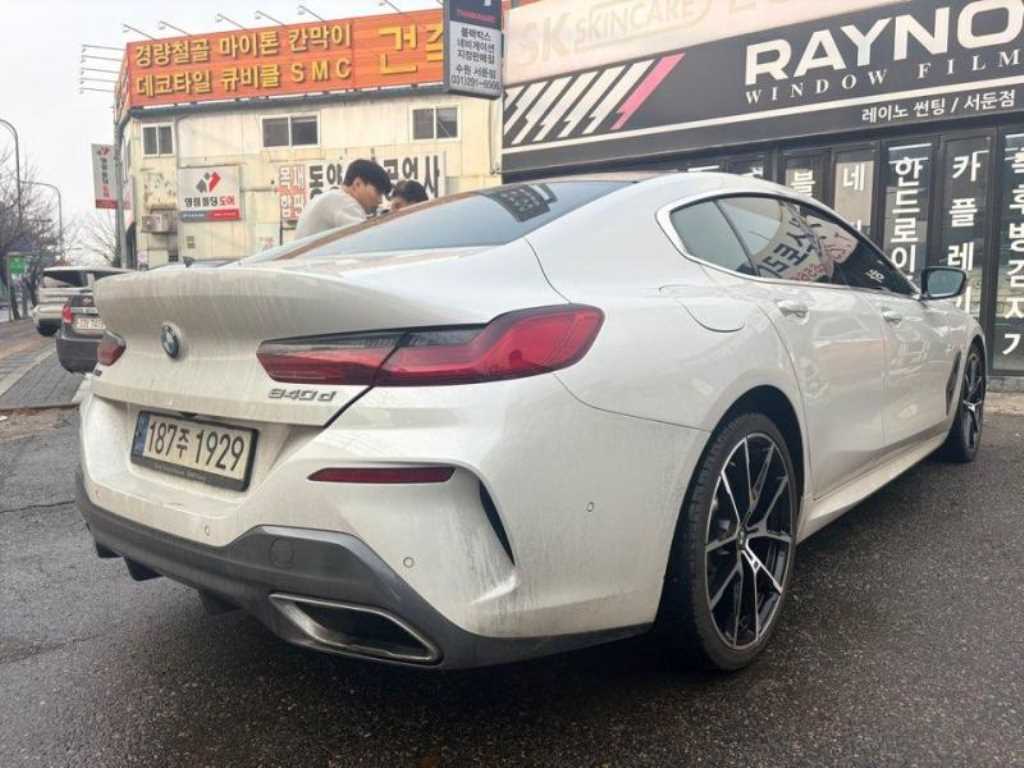 BMW 8 Series - Vista 4