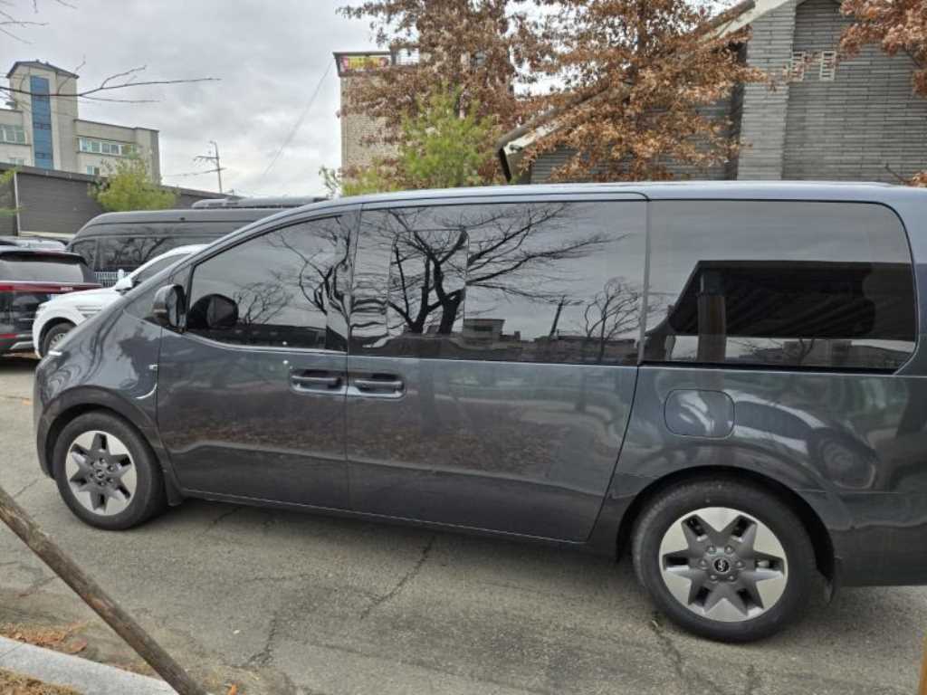 HYUNDAI Staria - Vista 4