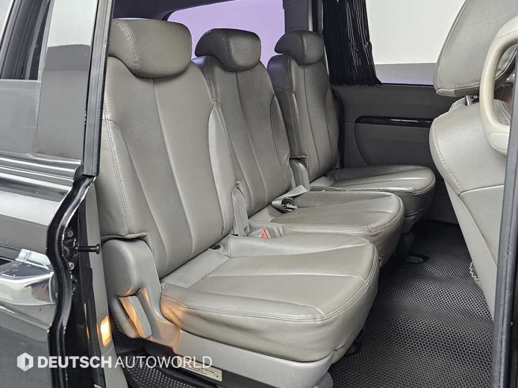 KIA Carnival - Vista 12