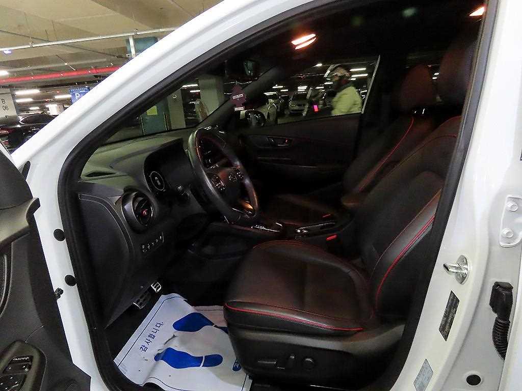 HYUNDAI Kona - Vista 6