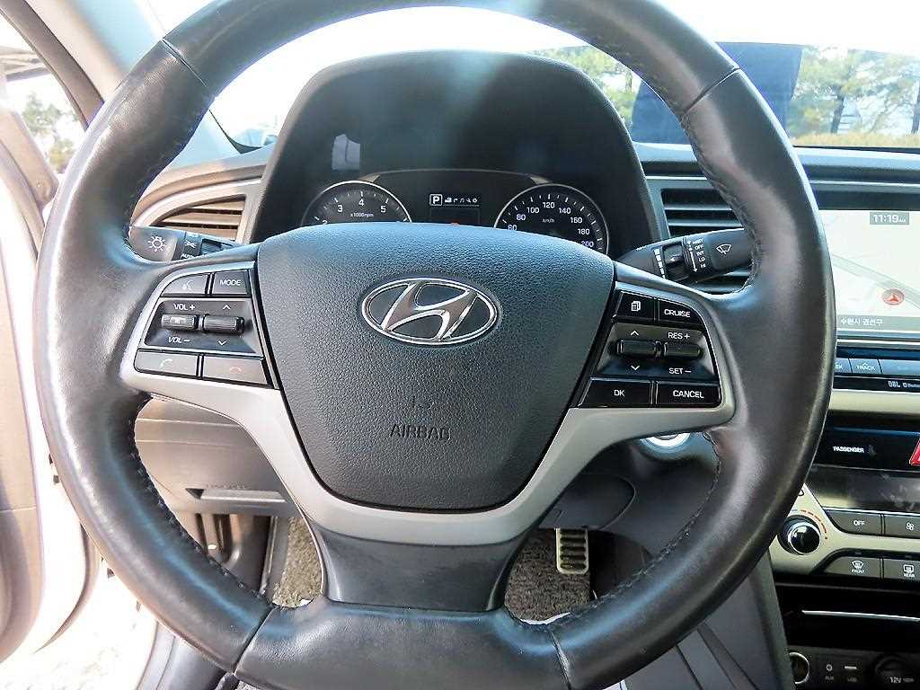 HYUNDAI Avante - Vista 8
