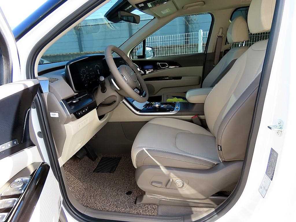 KIA Carnival - Vista 5