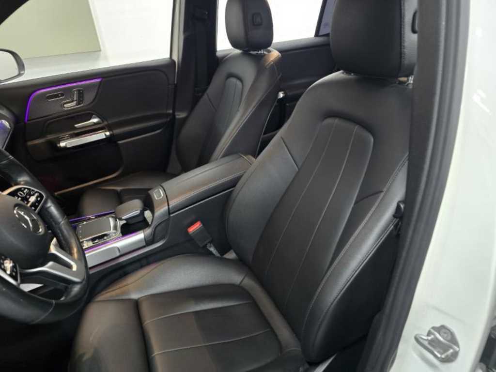 Mercedes Benz GLB Class - Vista 6