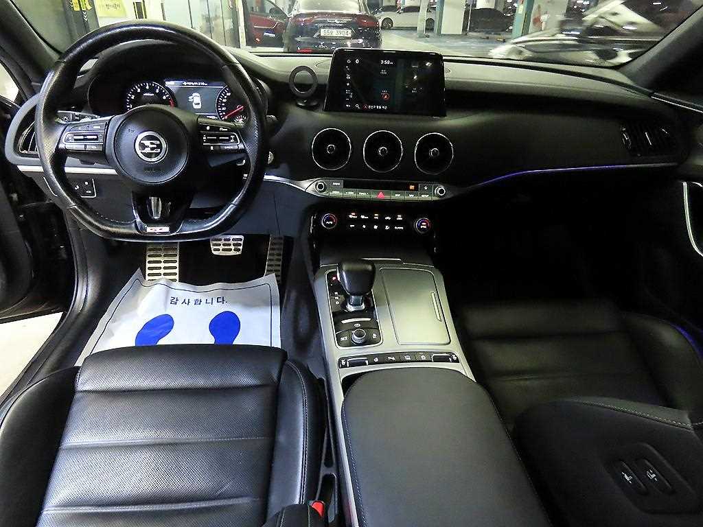 KIA Stinger - Vista 10