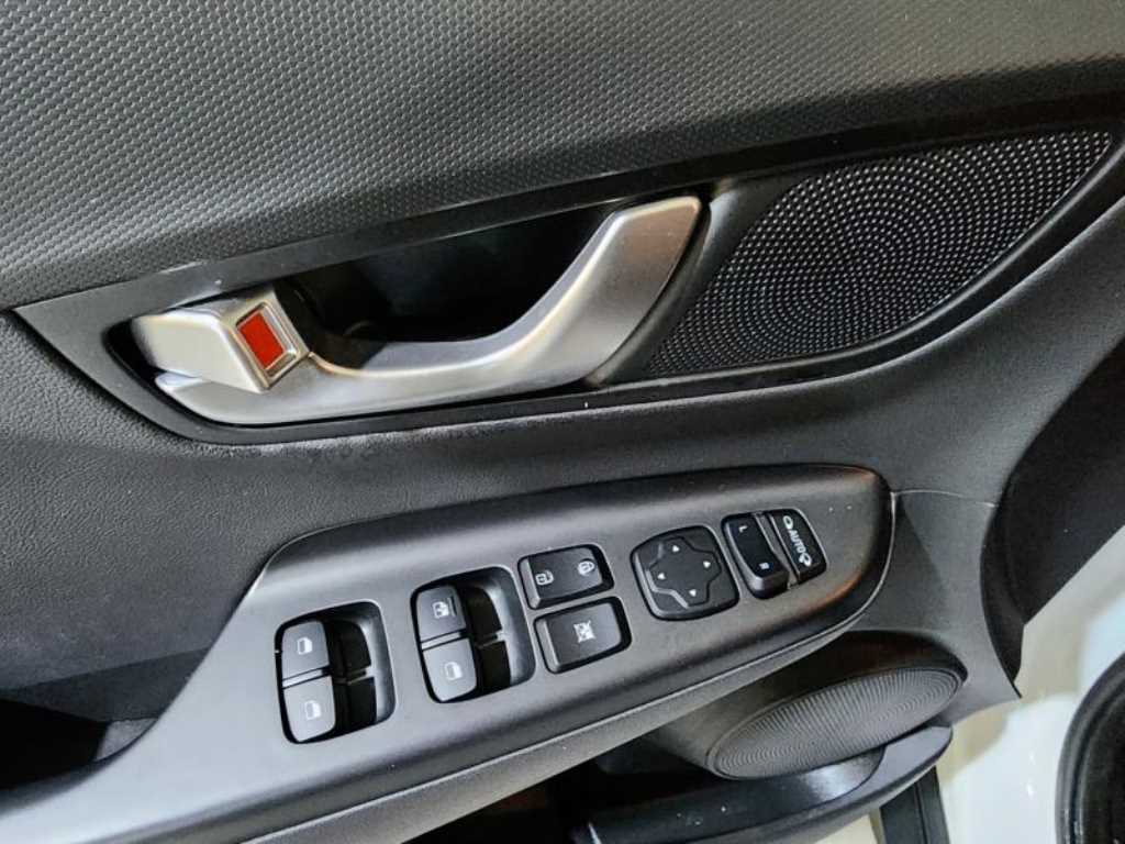 HYUNDAI Kona - Vista 12