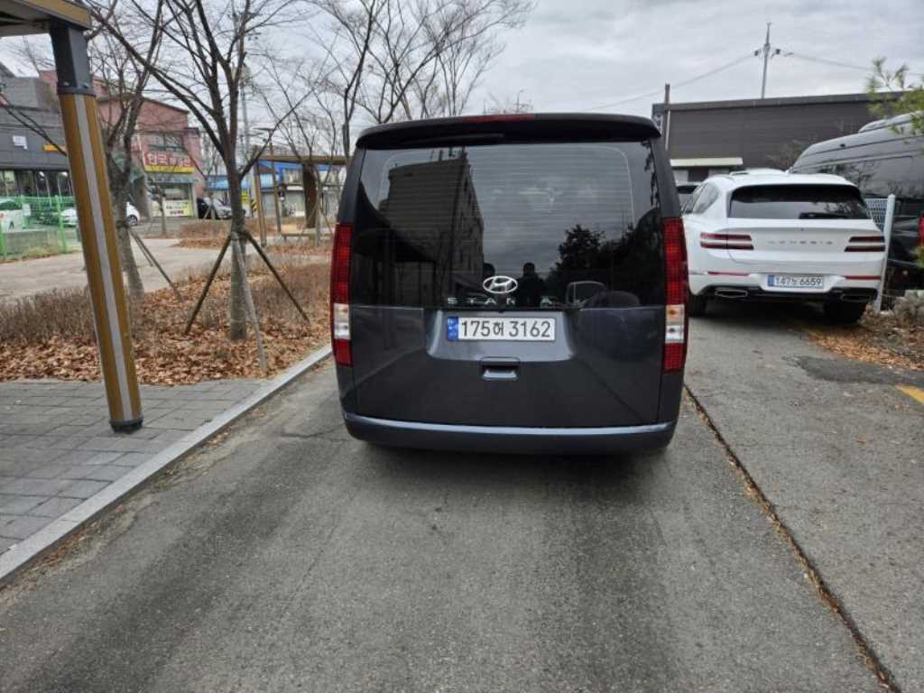 HYUNDAI Staria - Vista 2