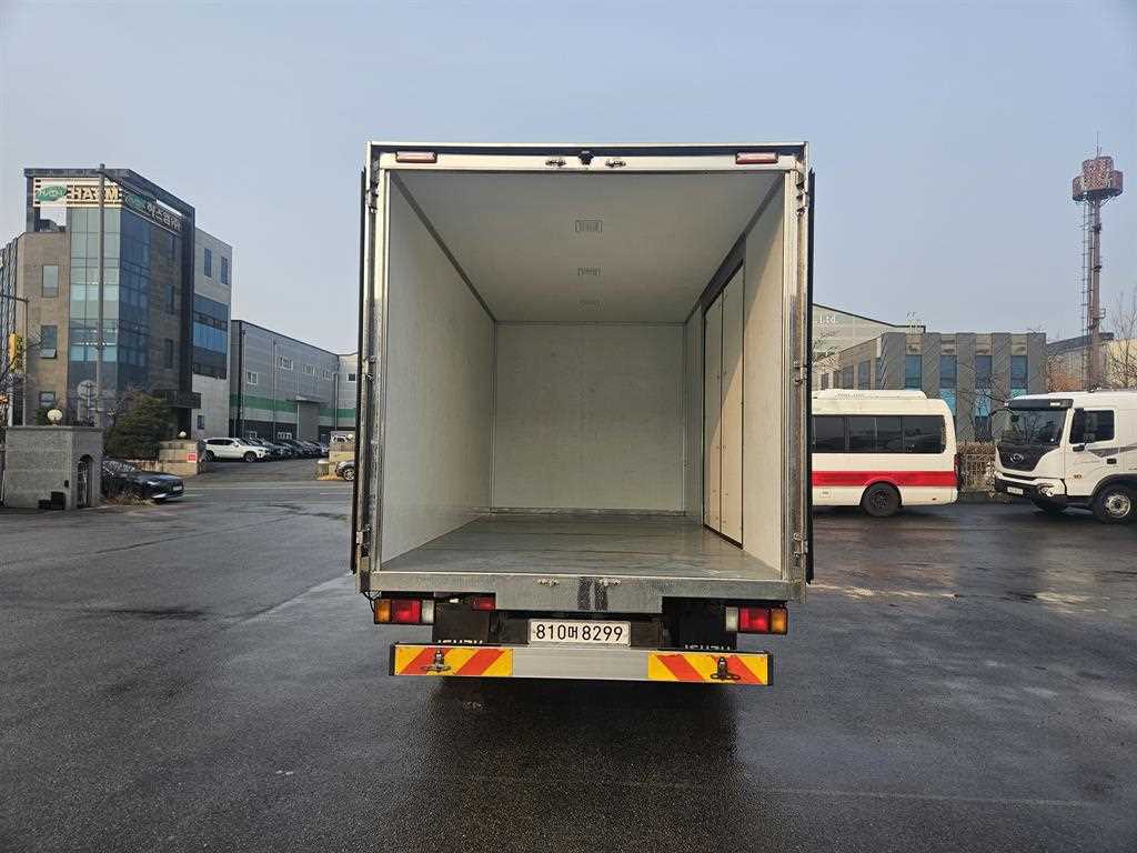 medium and large cargo truck - Vista 7