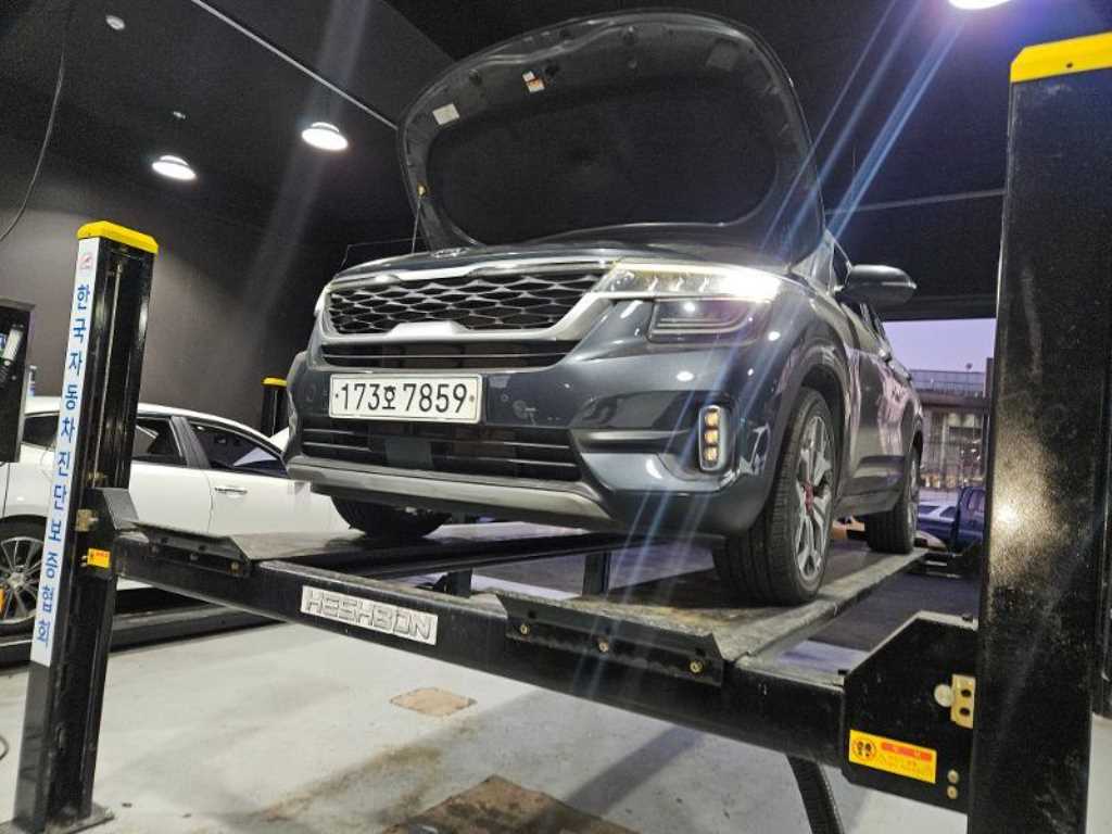 KIA Seltos 2020 Gris - Importación desde Corea - HF Imports Iquique - Foto 1