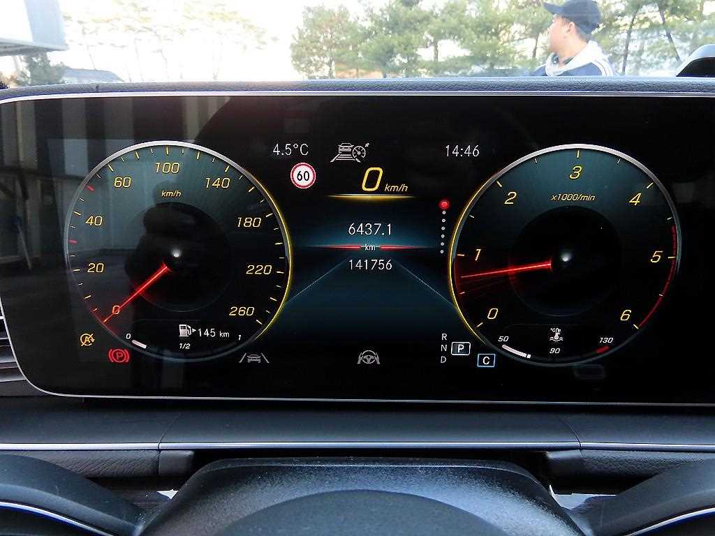 Mercedes Benz GLE Class - Vista 9