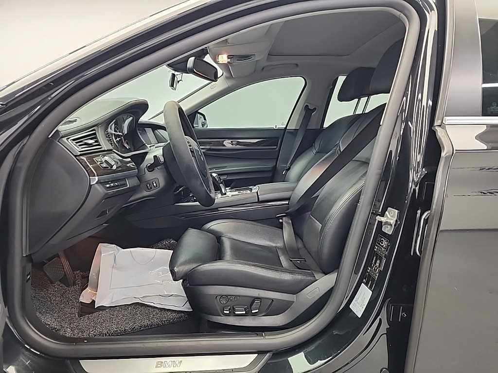 BMW 7 Series - Vista 11