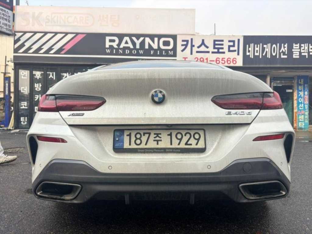 BMW 8 Series - Vista 5