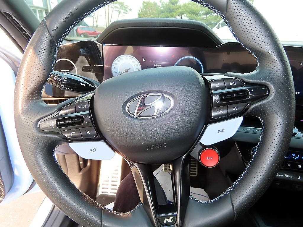 HYUNDAI Avante - Vista 9