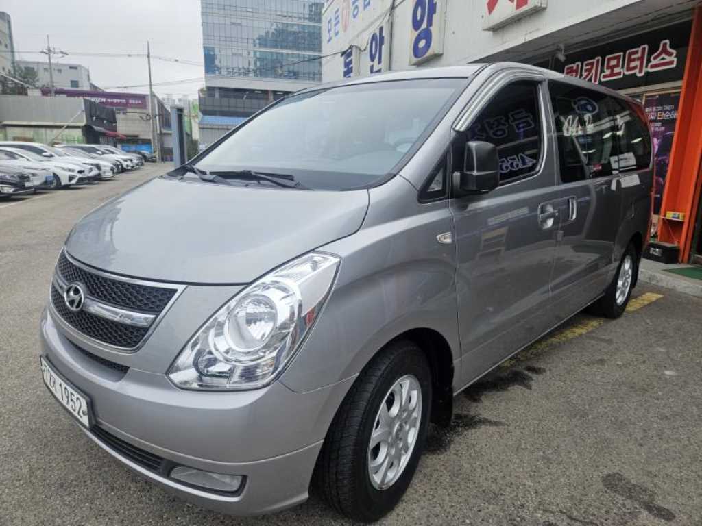 HYUNDAI Starex - Vista 7