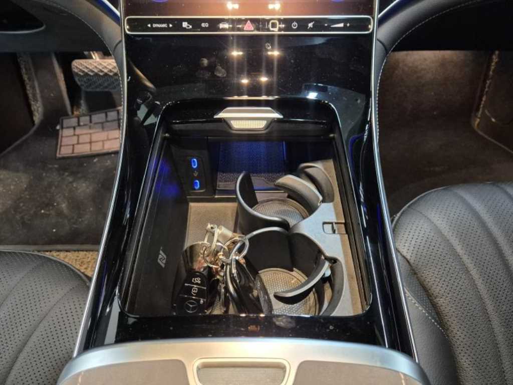 Mercedes Benz EQS - Vista 8