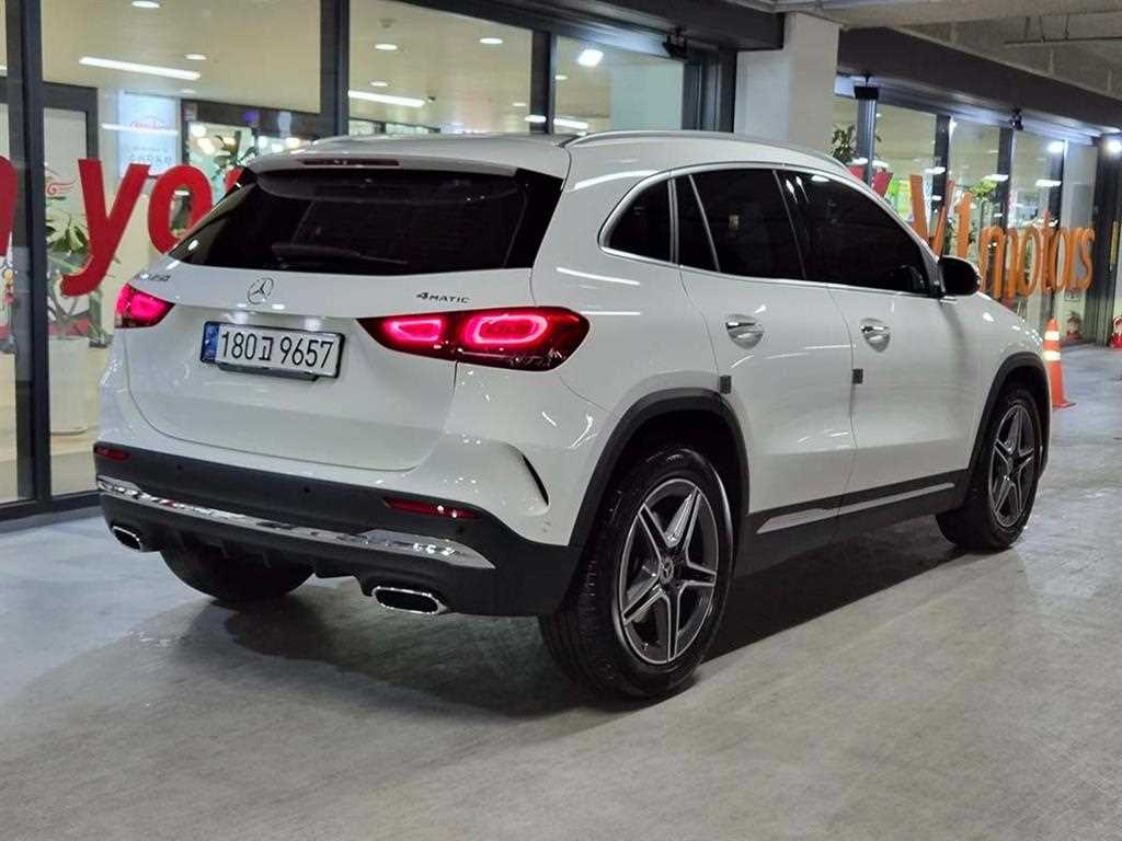 Mercedes Benz GLA Class - Vista 4