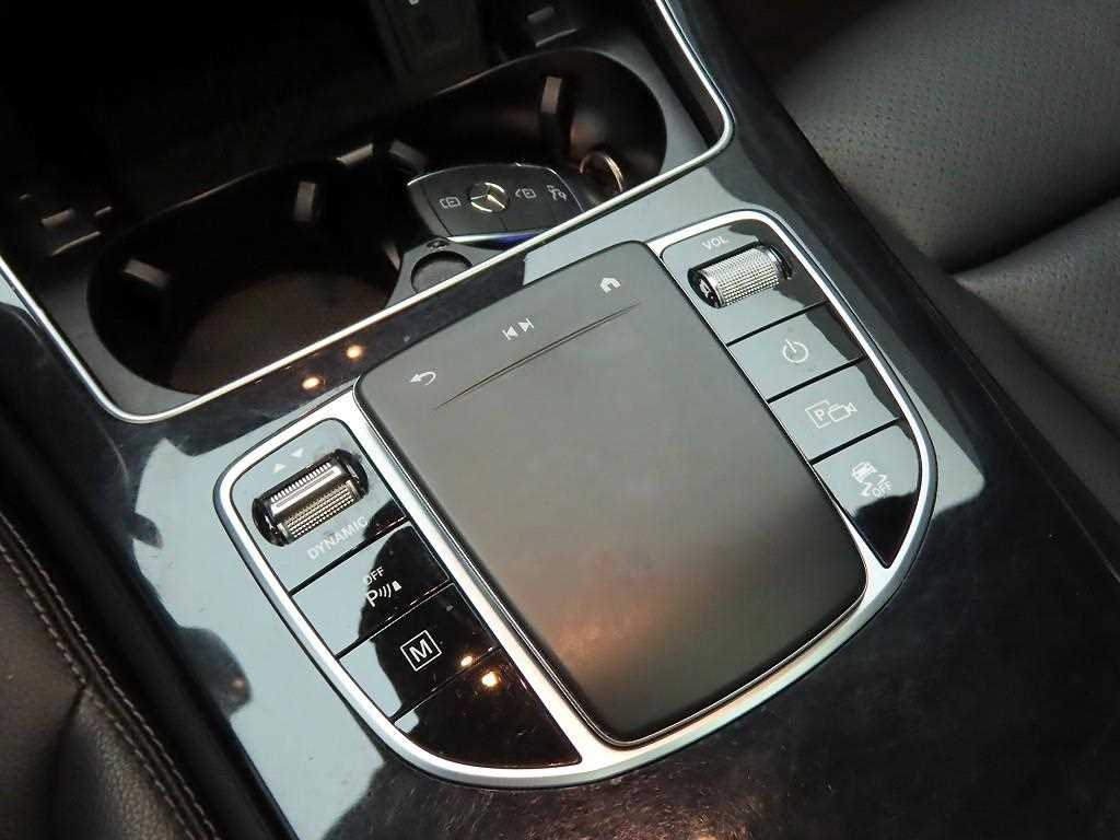 Mercedes Benz GLC Class - Vista 11