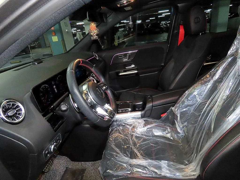 Mercedes Benz GLA Class - Vista 6