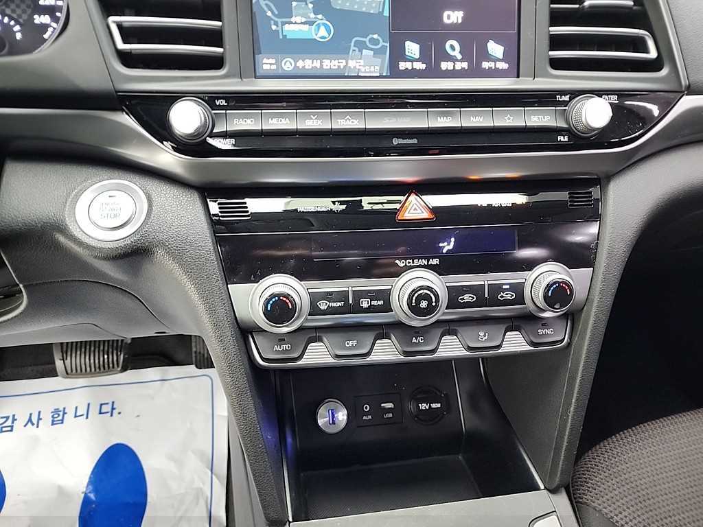 HYUNDAI Avante - Vista 10