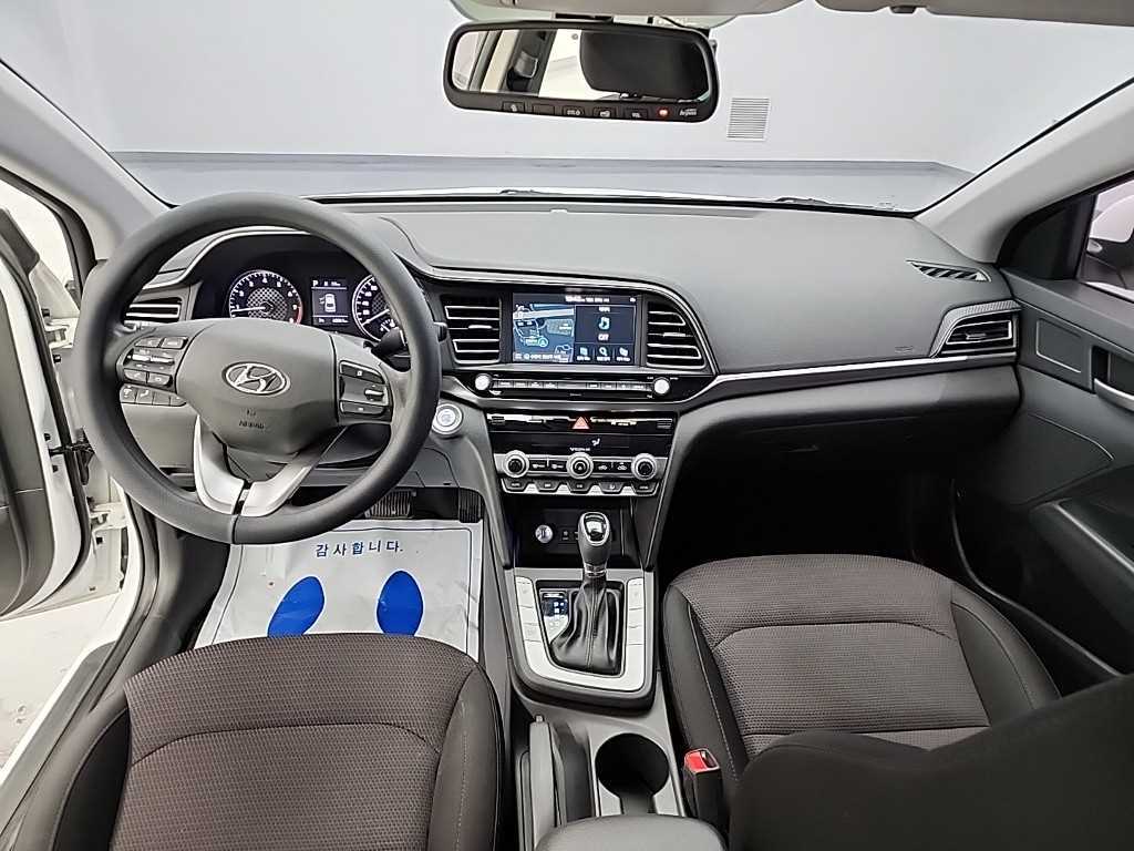 HYUNDAI Avante - Vista 7