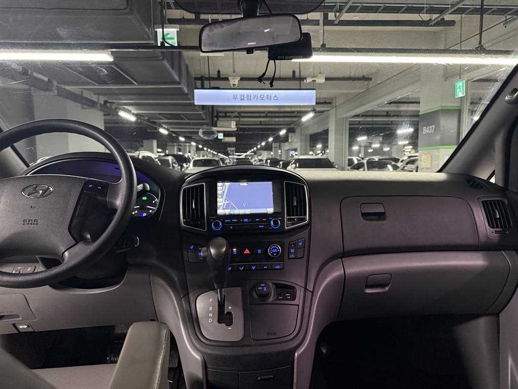 HYUNDAI Starex - Vista 10