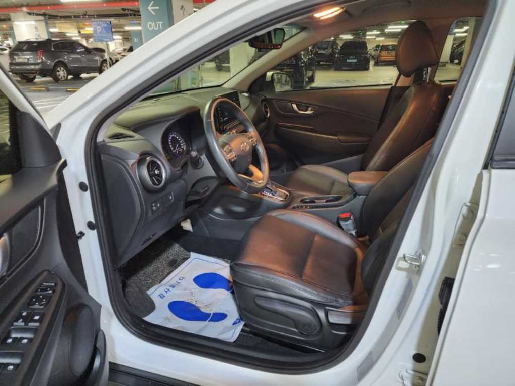 HYUNDAI Kona - Vista 7