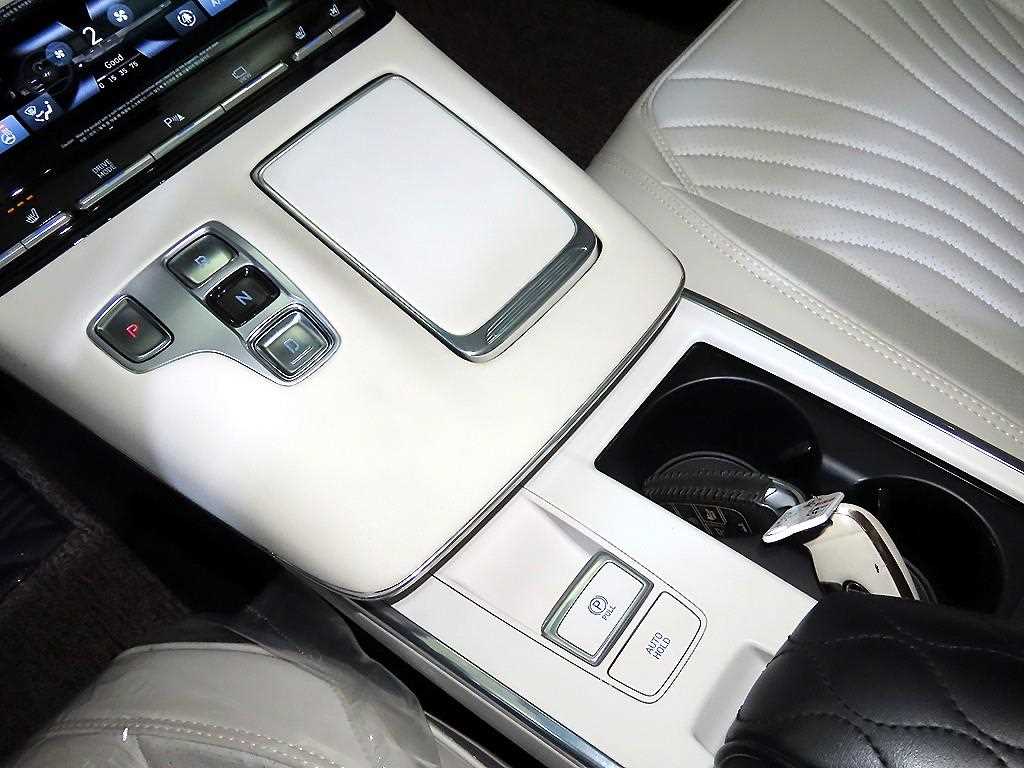 HYUNDAI Grandeur - Vista 12