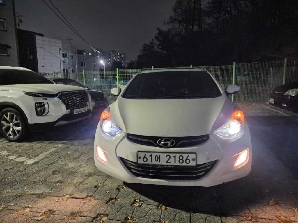 HYUNDAI Avante - Vista 2